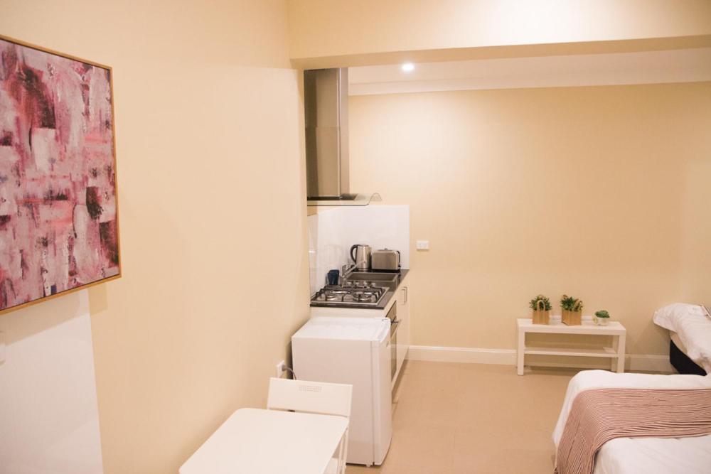 Отель T&M House Strathfield Экстерьер фото