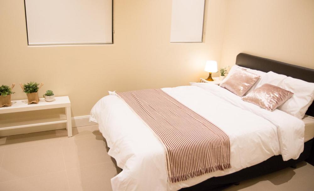 Отель T&M House Strathfield Экстерьер фото
