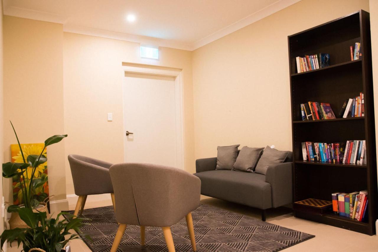Отель T&M House Strathfield Экстерьер фото